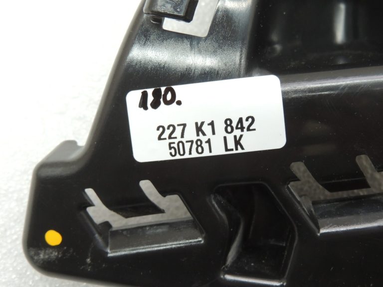 Seat Cupra Leon KL8 Sportstourer bampera kronšteins aizmugurējais kreisais 5FE807377A
