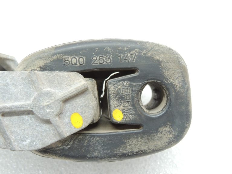 Oriģināls Cupra Leon KL8 1.5TSIC Izplūdes gāzu kronšteins aizmugurējā izplūdes ligzdā 5Q0253144M
