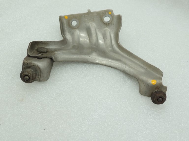 Seat Cupra Leon 1.5TSI DFYA katalizatora kronšteins 5Q0253249G