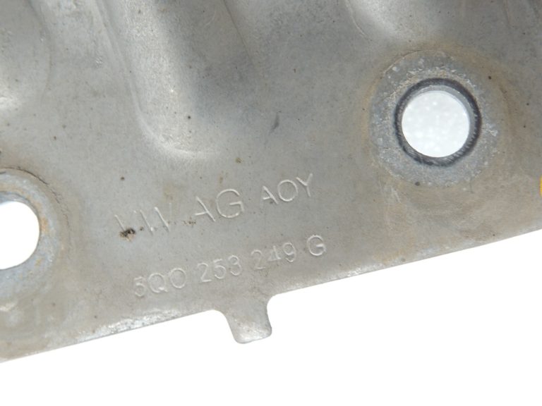 Seat Cupra Leon 1.5TSI DFYA katalizatora kronšteins 5Q0253249G