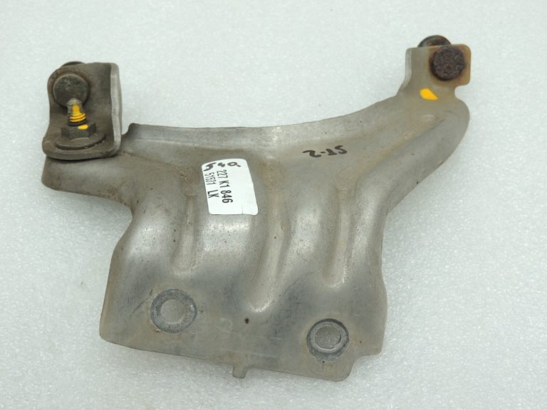 Seat Cupra Leon 1.5TSI DFYA katalizatora kronšteins 5Q0253249G