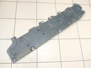 Volvo XC90 II apakšējā vāka kreisā puse 31497613 31497351 31449142 31455003