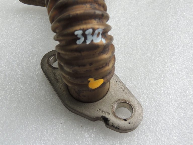 Volvo V60 D3 2.0D Diesel D5204T3 Izplūdes gāzu dzesētāja kanāla caurule EGR caurule 31338533