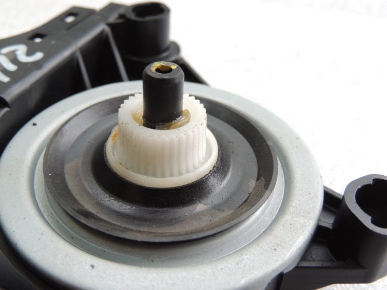Volvo XC90 II Logu regulatora piedziņas motors aizmugurējais kreisais 31349758