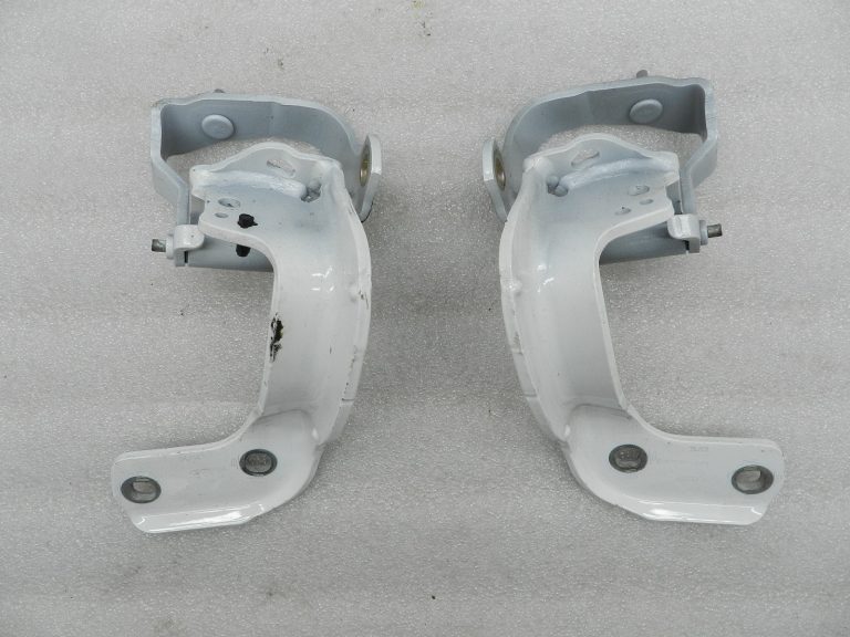 Audi A6 oriģinālās aizmugurējo durvju eņģes T9 Y9C Ibis white