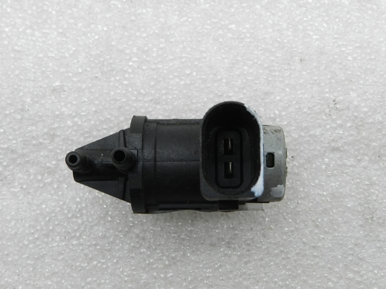 VW Audi oriģinālais solenoīda vārsta spiediena pārveidotājs