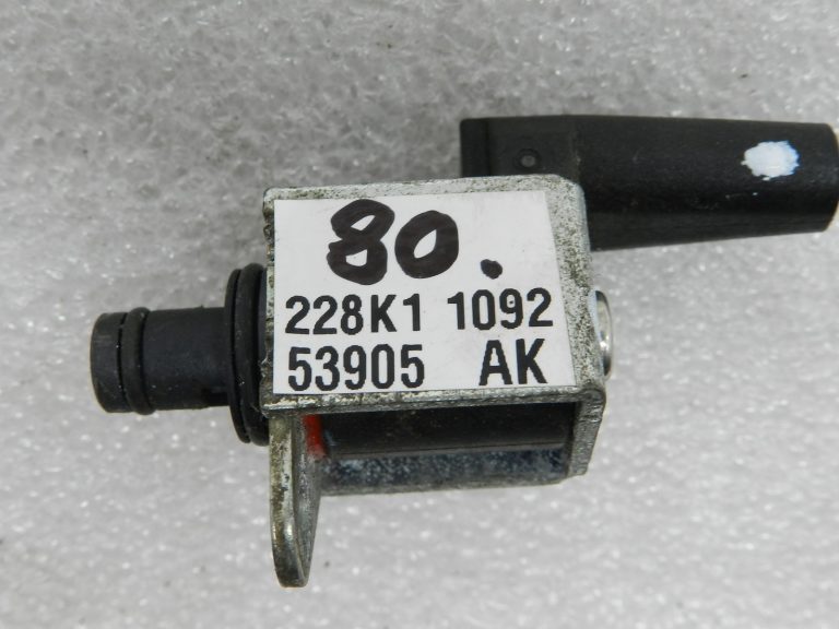 VW Audi Audi Seat Skoda Oriģinālais solenoīda vārsts dzesēšanas šķidruma sūknis