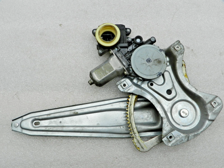Toyota Avensis T27 Oriģinālais logu regulators Aizmugurējais labais