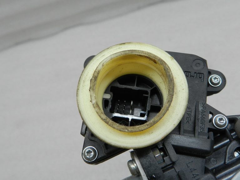 Toyota Avensis T27 Oriģinālais logu regulators Aizmugurējais labais