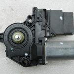 VW Golf 5 oriģinālais aizmugurējā labā loga motors