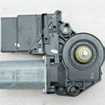 VW Golf 5 oriģinālais aizmugurējā kreisā loga regulatora motors