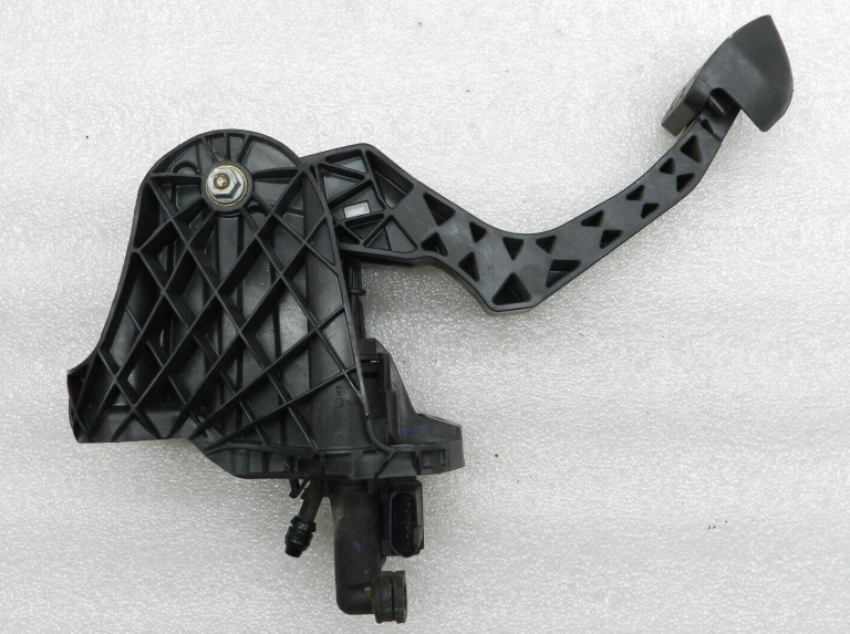 VW Passat Skoda Seat oriģināls sajūga pedālis 1K1721059