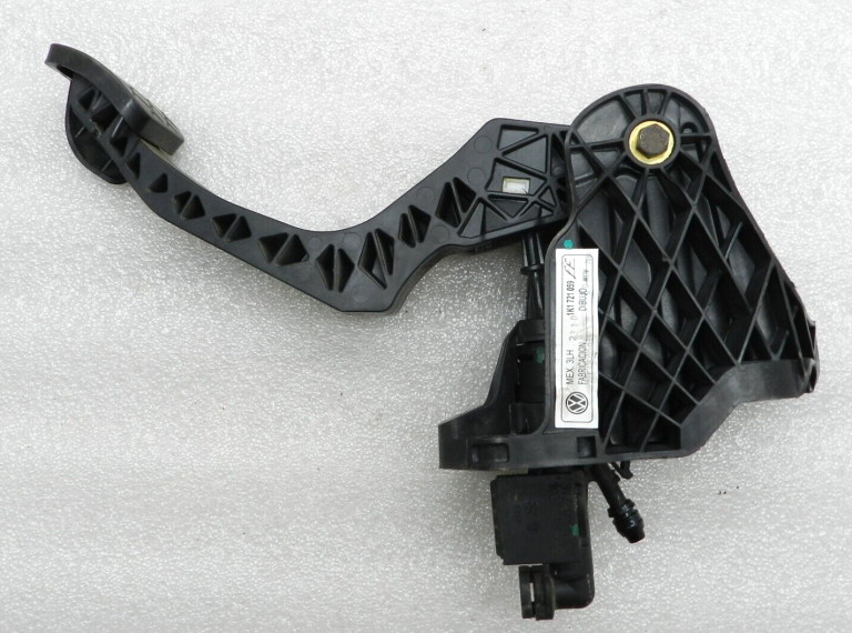 VW Passat Skoda Seat oriģināls sajūga pedālis 1K1721059