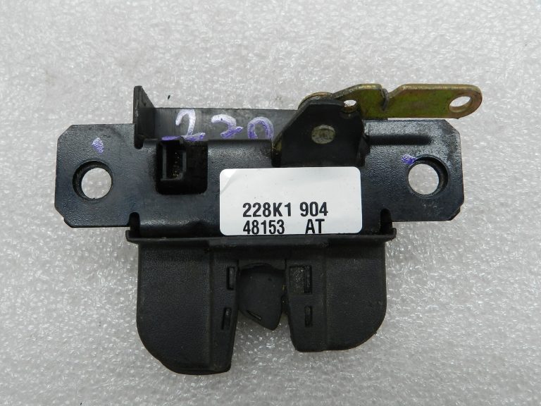 VW Caddy oriģinālā aizmugurējo durvju slēdzene kreisā spārna durvju slēdzene 2K0827505
