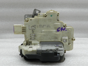Audi A3 A6 aizmugurējo durvju slēdzene kreisā 4F0839015
