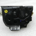 Audi A3 A6 aizmugurējo durvju slēdzene kreisā 4F0839015