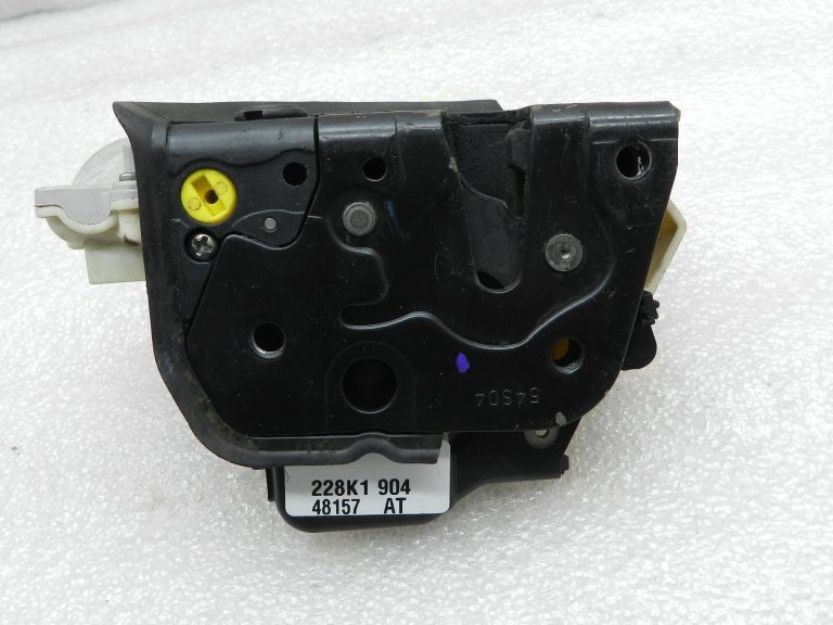 Audi A3 A6 aizmugurējo durvju slēdzene kreisā 4F0839015