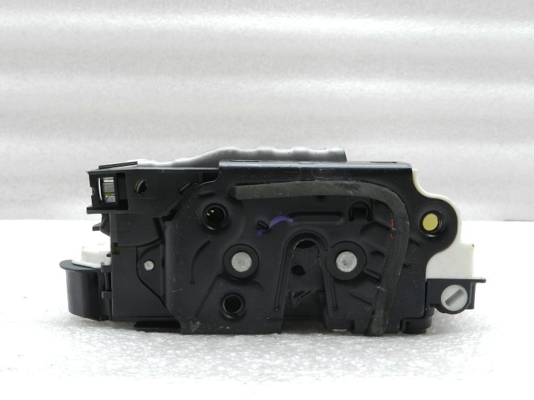 VW Tiguan oriģinālā durvju slēdzene aizmugurējā kreisā 5n0839015g