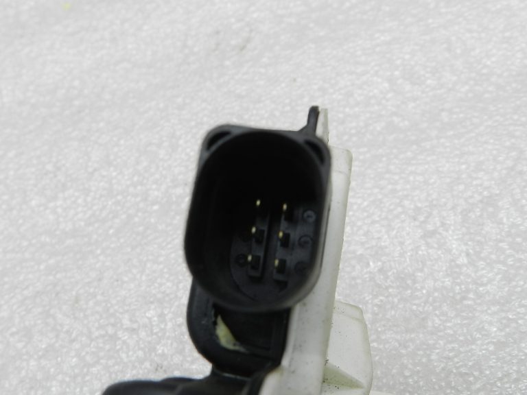 VW Tiguan oriģinālā durvju slēdzene aizmugurējā kreisā 5n0839015g