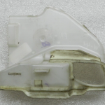 VW Golf VI oriģinālais vāka vāciņš durvju slēdzenes panelim kreisais 1k0837349