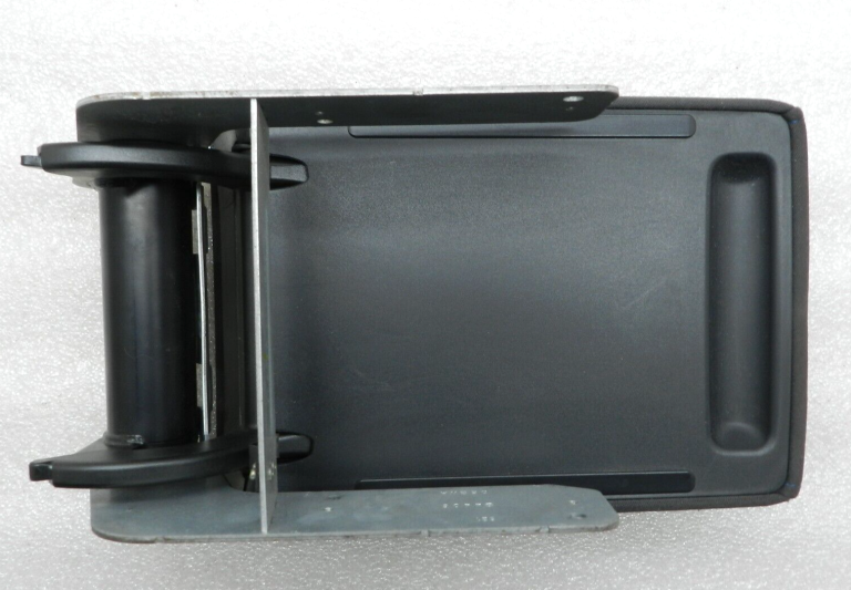 VW Golf 5 oriģinālais centrālais roku balsts 5M0864207C