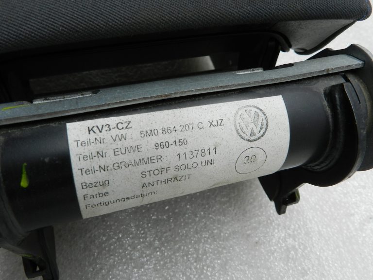 VW Golf 5 oriģinālais centrālais roku balsts 5M0864207C