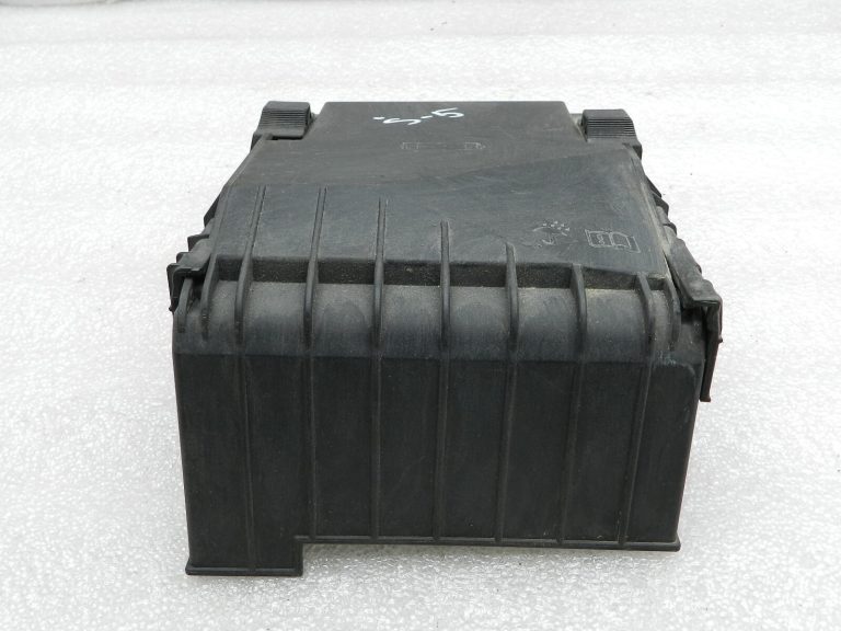 Skoda Octavia oriģinālais pārsegs centrālajam elektrības panelim