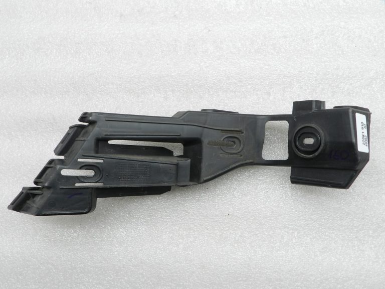 VW Golf oriģināls aizmugurējā labā bampera kronšteins 1K6807394