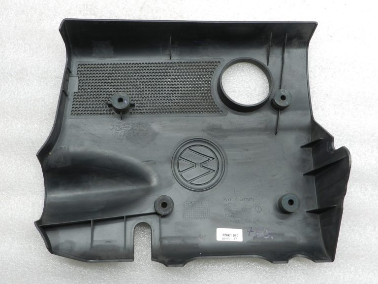 VW Passat oriģinālais motora vāks 06b103935