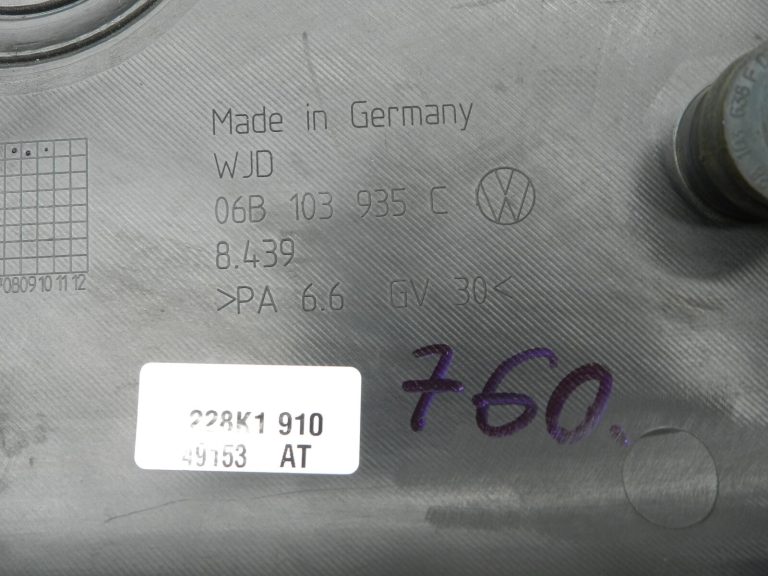 VW Passat oriģinālais motora vāks 06b103935