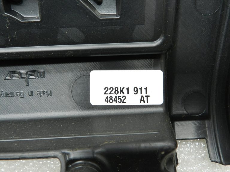 Skoda Fabia oriģinālais motora vāks 036103925CD