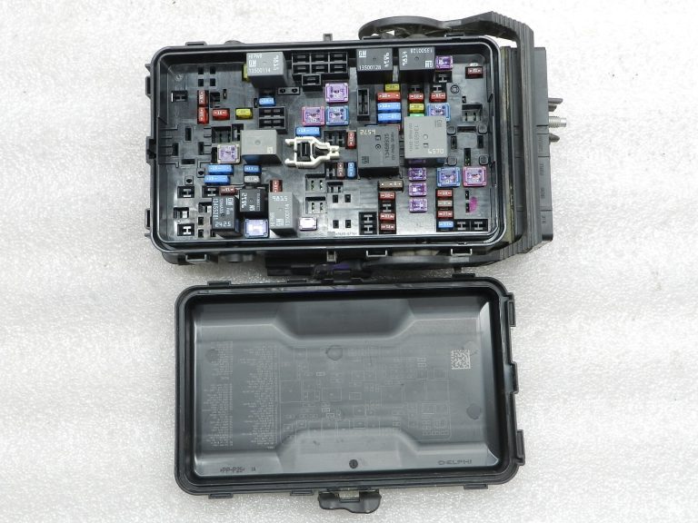 Opel Insignia B oriģinālā drošinātāju kārba 39116633
