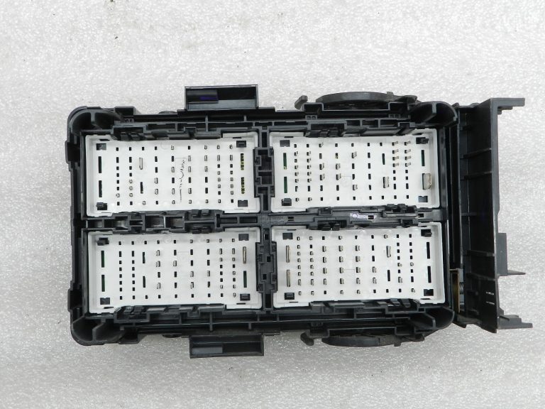 Opel Insignia B oriģinālā drošinātāju kārba 39116633