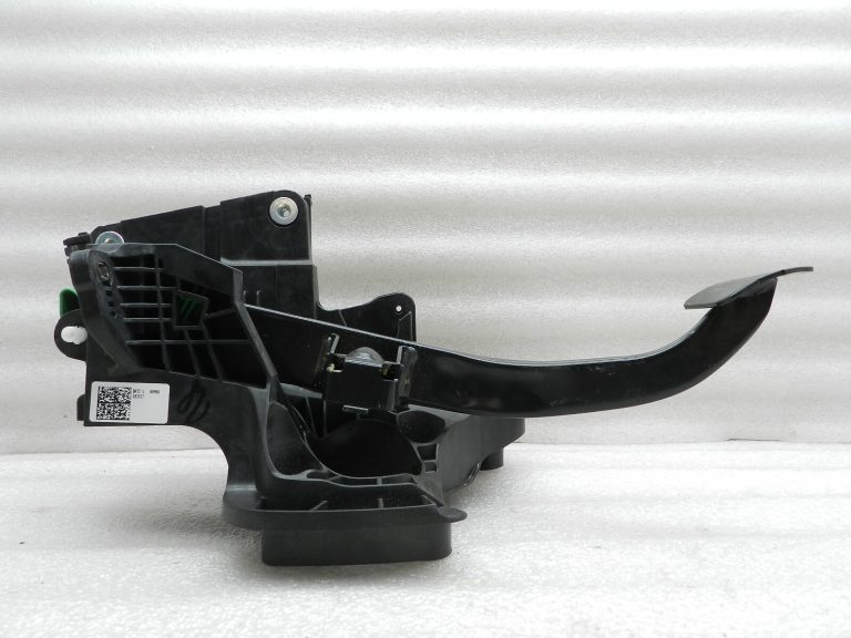 Opel Insignia B Oriģinālais bremžu pedālis 23317550