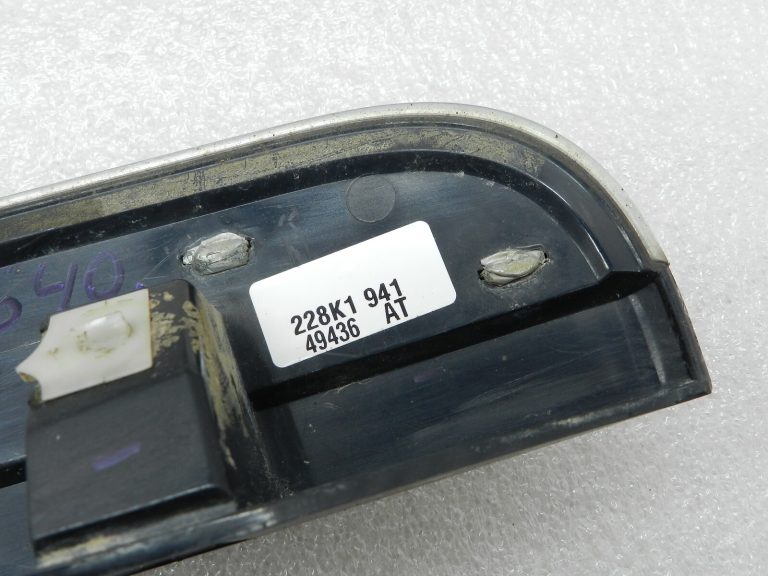 Chrysler Grand Voyager oriģināls aizmugurējo durvju rokturu līstes aizmugurējo durvju apdare