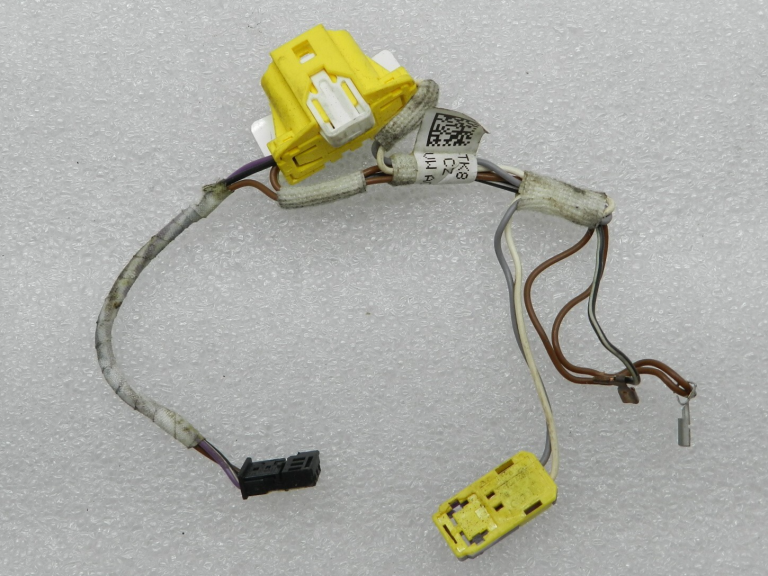 Seat Leon oriģinālā stūres rata vadu instalācija