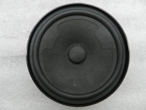 VW oriģinālais aizmugurējais skaļrunis