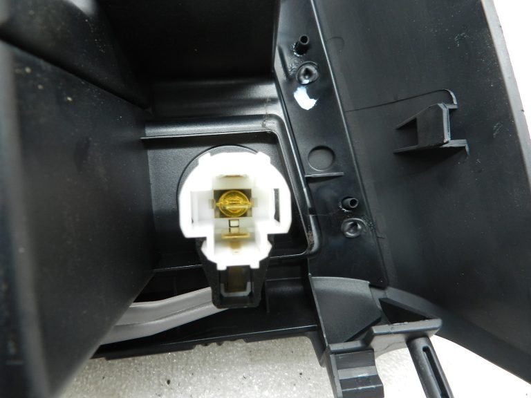 VW Tiguan oriģinālā centrālās konsoles vidus tuneļa apdare