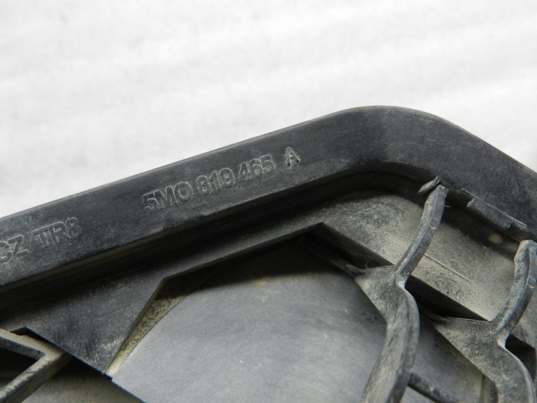 VW Tiguan oriģinālā virsbūves ventilācijas restes kreisās puses