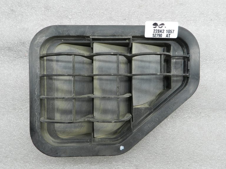 VW Tiguan oriģinālā virsbūves ventilācijas režģis pa labi