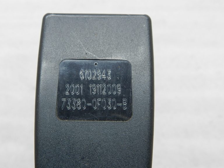 Toyota Corolla Verso Oriģinālā drošības jostas sprādze 3RD Right