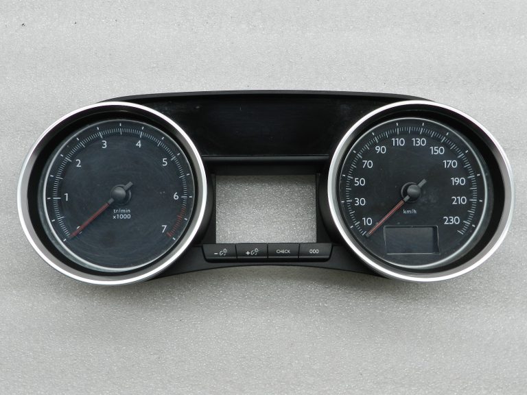 Peugeot 508 oriģinālais spidometrs