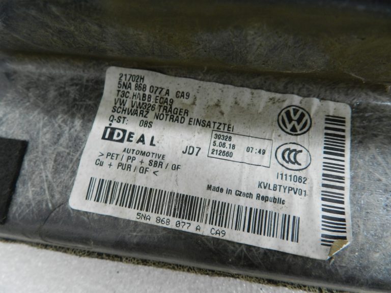 Volkswagen Tiguan oriģinālais aizmugurējā paneļa plaukta kronšteins