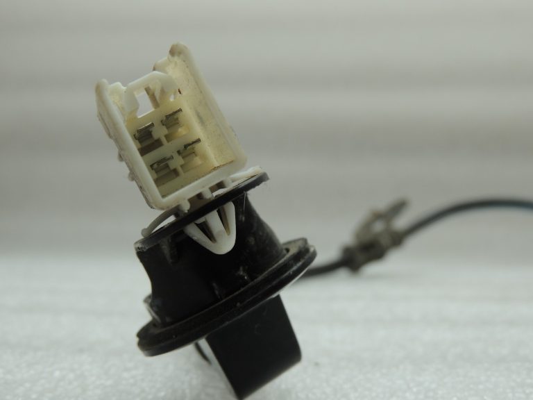 OEM Mazda CX5 I ABS riteņu ātruma sensors aizmugurējais kreisais KA0G-43-7EY