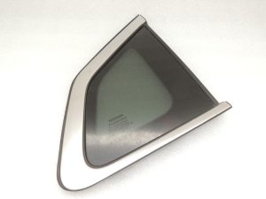 Nissan Qashqai J11 Aizmugurējais aizmugurējais stikls pa labi 833124EA1A