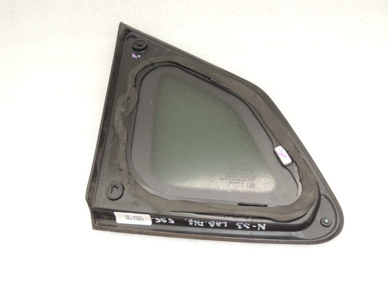 Nissan Qashqai J11 Aizmugurējais aizmugurējais stikls pa labi 833124EA1A