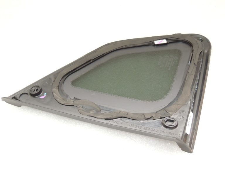 Nissan Qashqai J11 Aizmugurējais aizmugurējais stikls pa labi 833124EA1A