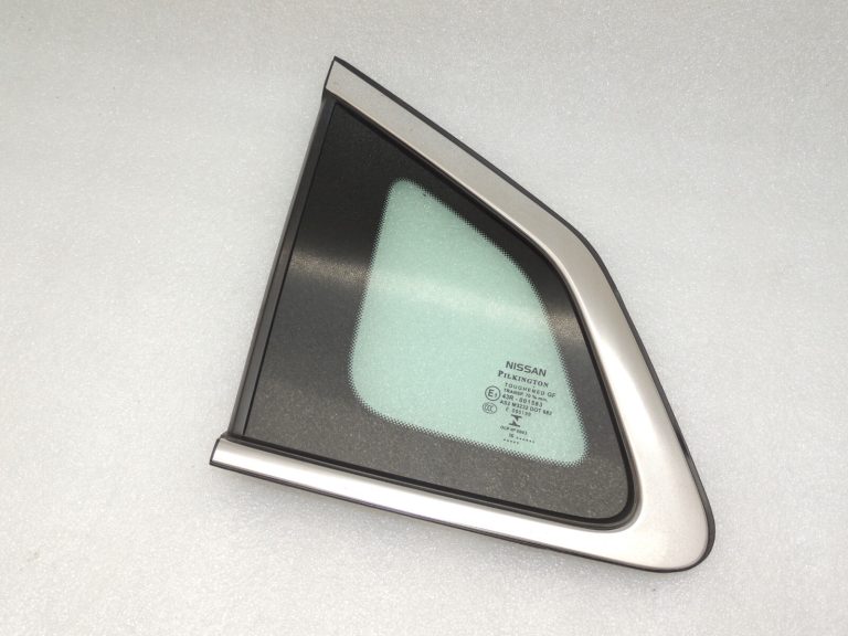 Nissan Qashqai J11 Aizmugurējais kreisais ceturtdaļas stikls 833134EA0A