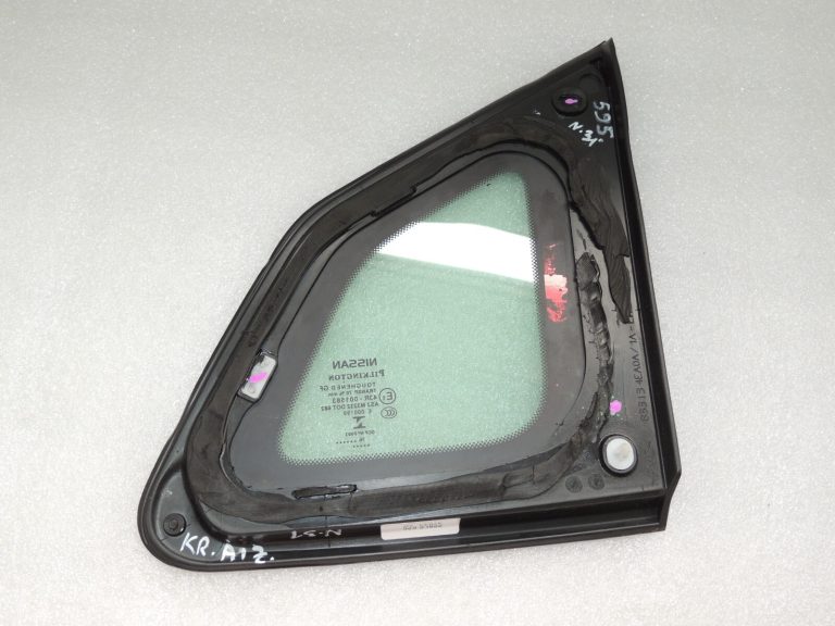 Nissan Qashqai J11 Aizmugurējais kreisais ceturtdaļas stikls 833134EA0A