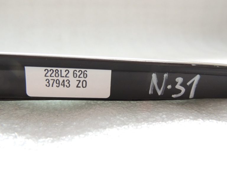 Nissan Qashqai J11 Aizmugurējais kreisais ceturtdaļas stikls 833134EA0A